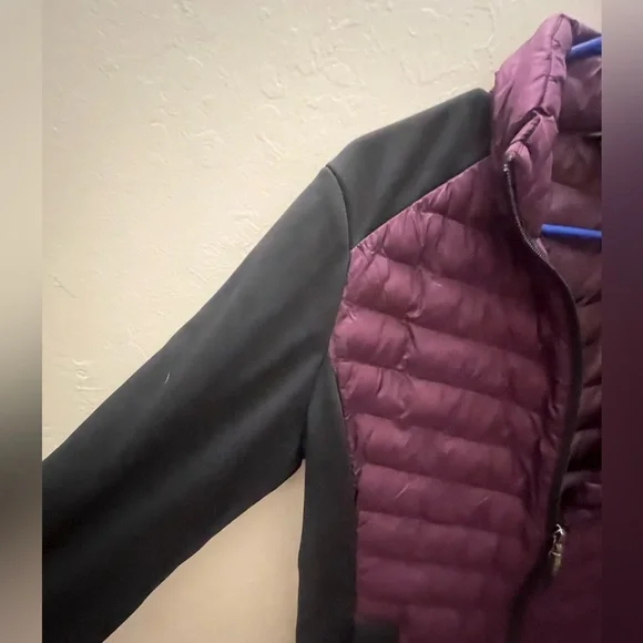 32 Degrees Women's Two-Tone Quilted Puffer Jacket - Burgundy and Black - Picture 2 of 7